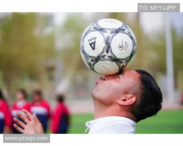 绿茵场上的英雄传说 足球巨星的辉煌足迹与传奇人生
